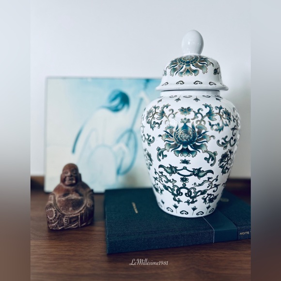 Vintage White Floral Temple Jar | Chinoisorie | Home Decor | - Picture 2 of 5